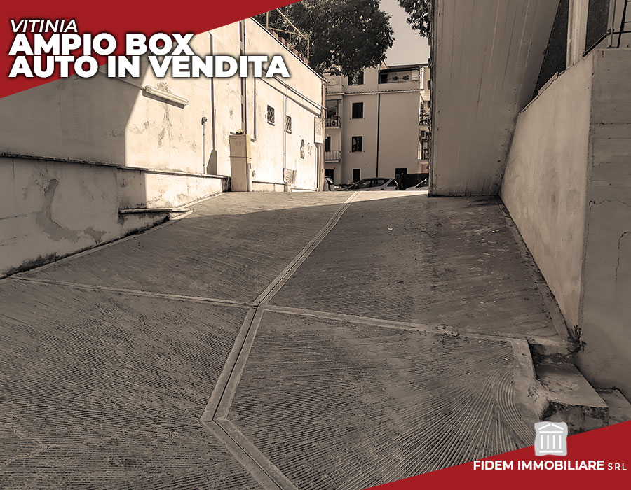 Vitinia ampio box in vendita